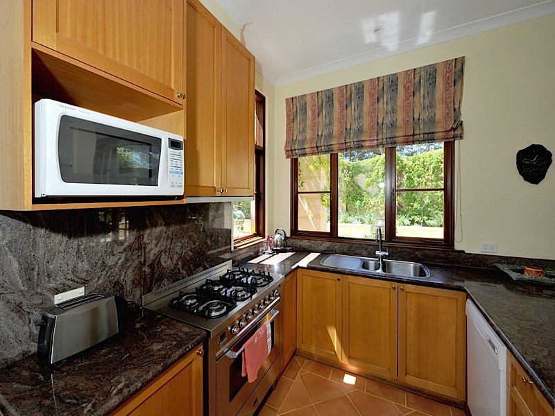 8B James Road, Swanbourne WA 6010