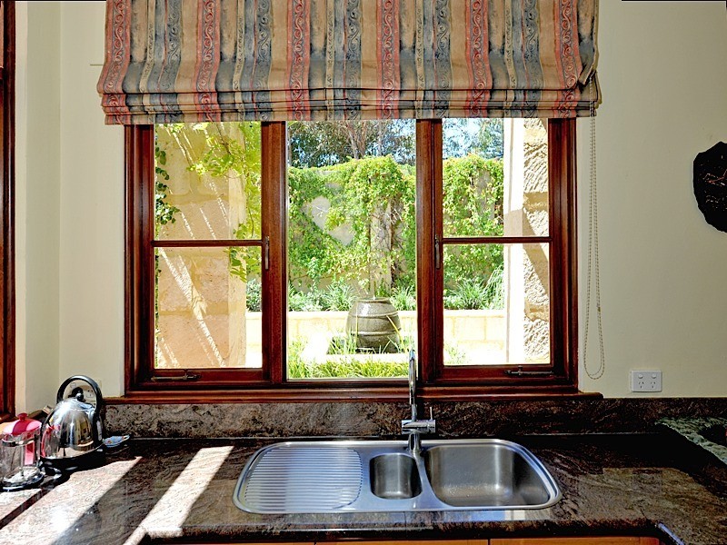 8B James Road, Swanbourne WA 6010