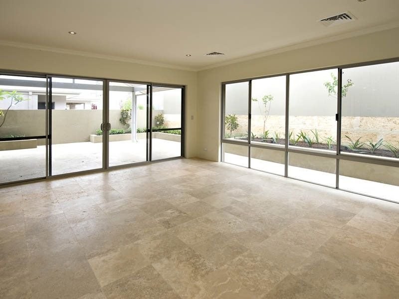 7 Barrow Crescent, North Coogee WA 6163