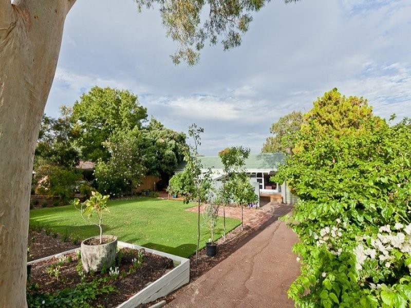 106 Rochdale Road, Mount Claremont WA 6010