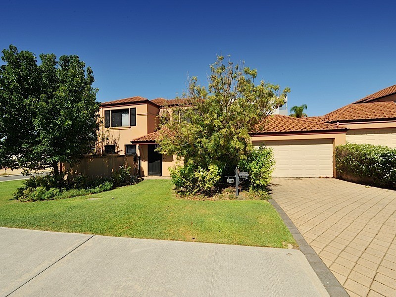 2/17 Tweeddale, Applecross WA 6153