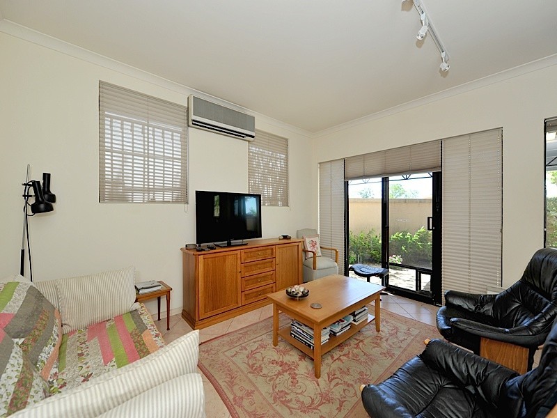 2/17 Tweeddale, Applecross WA 6153