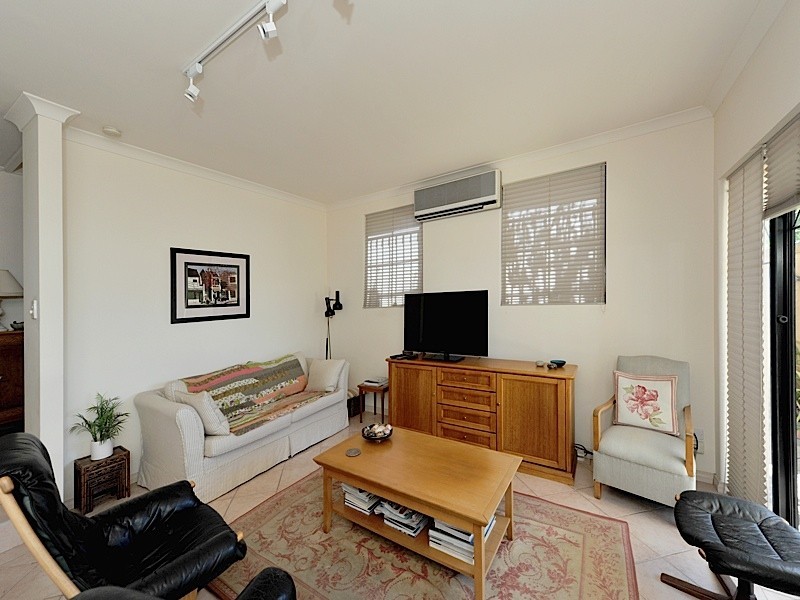 2/17 Tweeddale, Applecross WA 6153