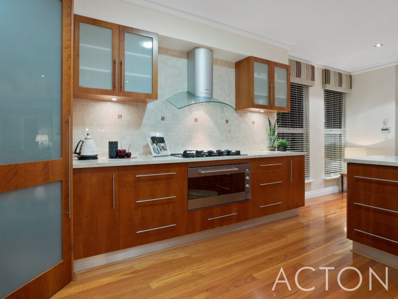 8 Faulkner Circle, Mosman Park WA 6012
