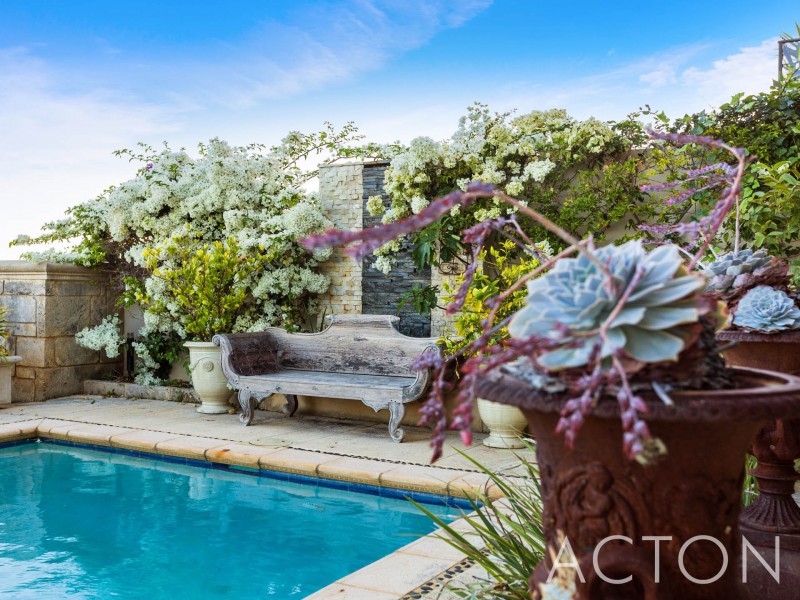 8 Faulkner Circle, Mosman Park WA 6012