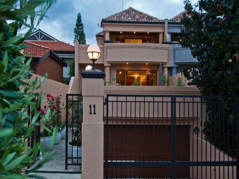 11 Warnham Road, Cottesloe WA 6011