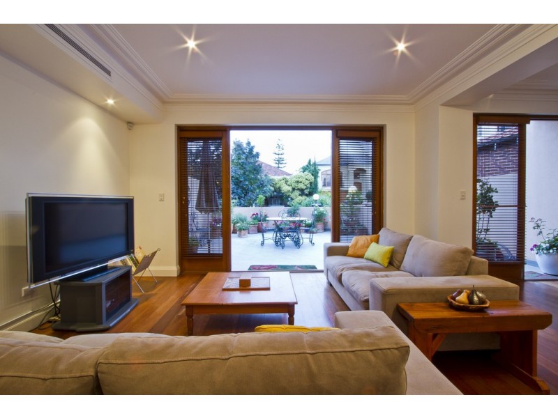 11 Warnham Road, Cottesloe WA 6011