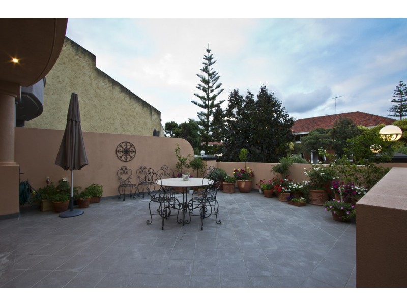 11 Warnham Road, Cottesloe WA 6011