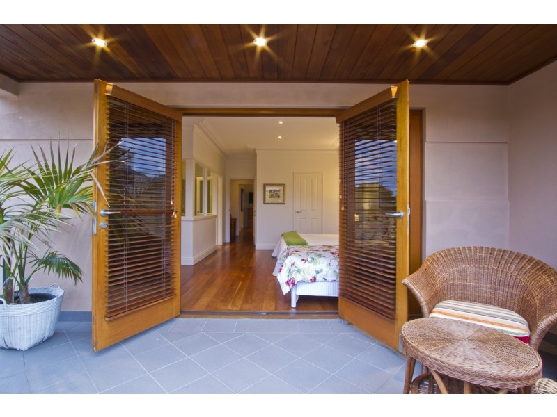 11 Warnham Road, Cottesloe WA 6011