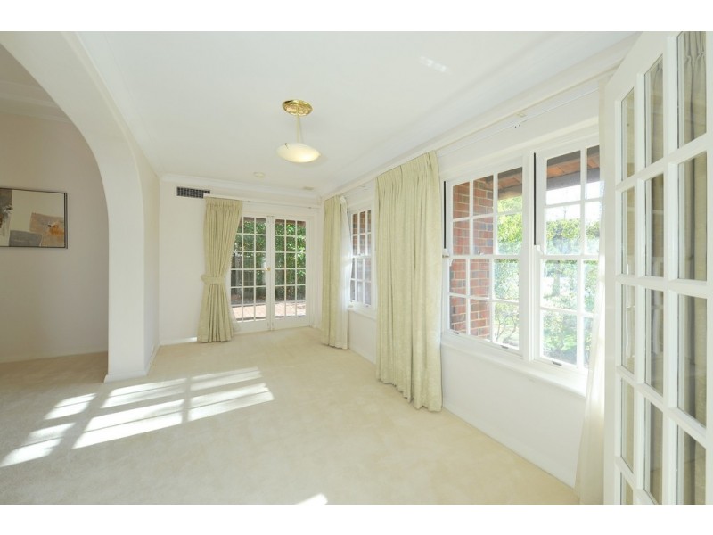 22 Hobbs Avenue, Dalkeith WA 6009