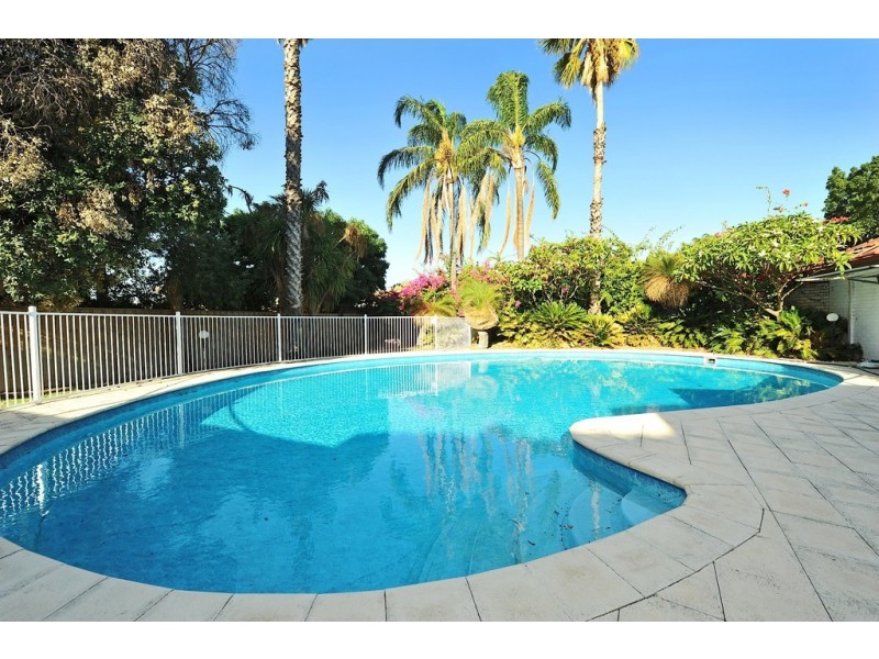 22 Hobbs Avenue, Dalkeith WA 6009