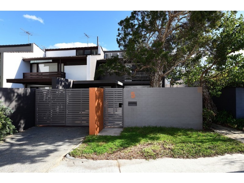 5 Freshwater Close, Claremont WA 6010