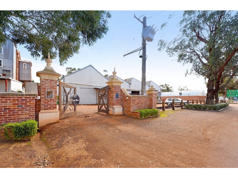 10 Henrietta Street, York WA 6302