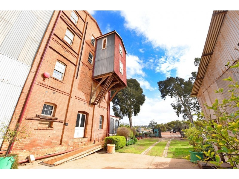 10 Henrietta Street, York WA 6302