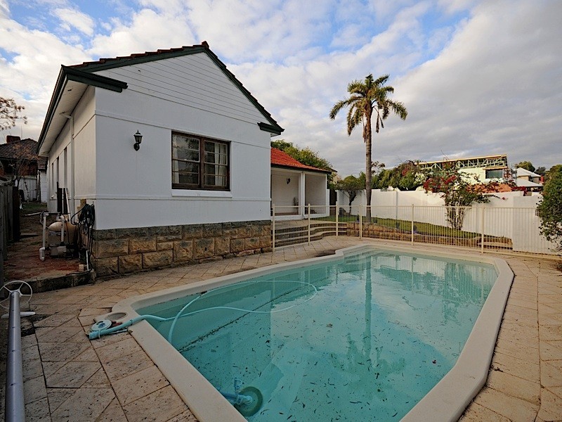 6 Ackland Way, Cottesloe WA 6011