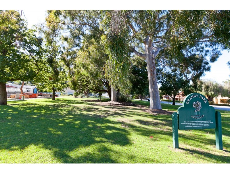 10 Granby Crescent, Nedlands WA 6009
