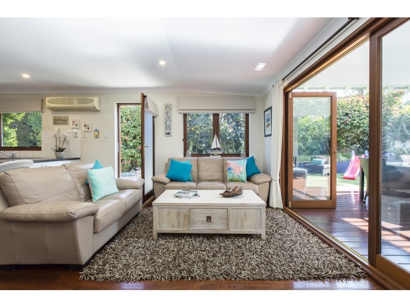 77 Curtin Avenue, Cottesloe WA 6011