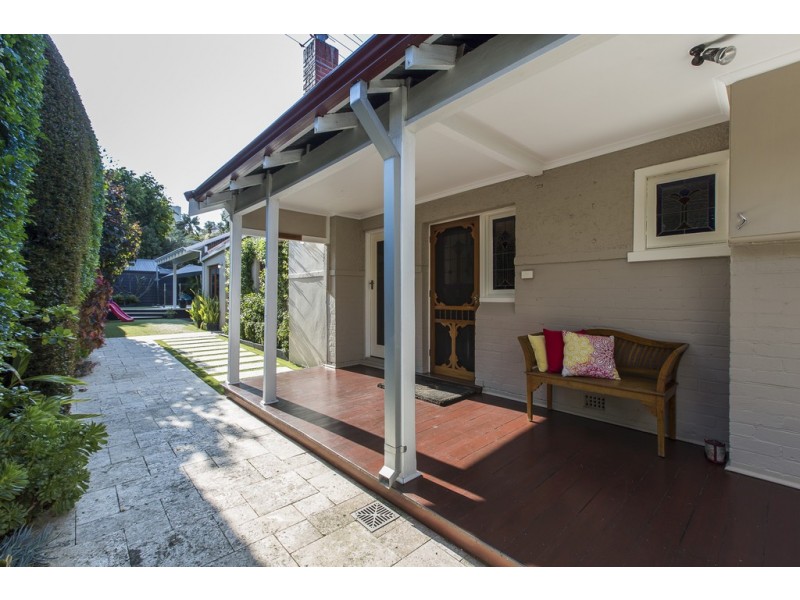 77 Curtin Avenue, Cottesloe WA 6011