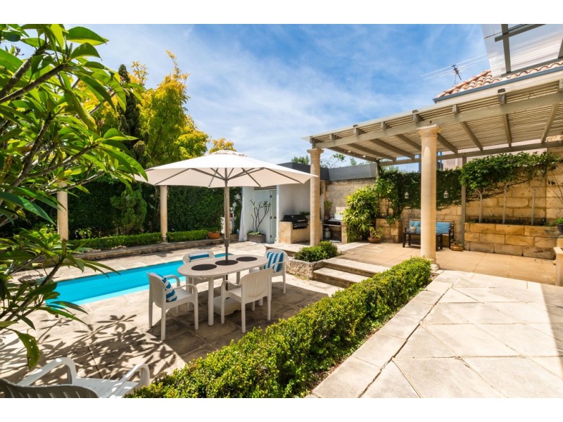 4 Reginald Street, Cottesloe WA 6011