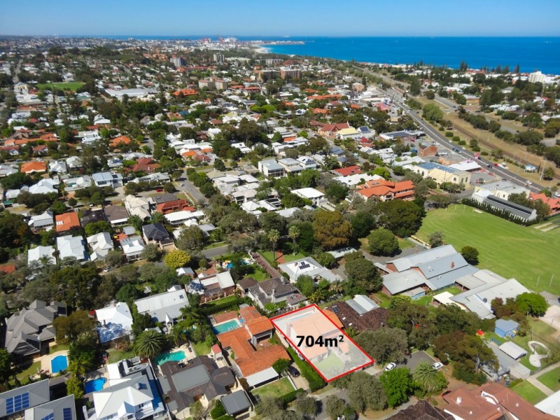 10 Columba Place, Peppermint Grove WA 6011