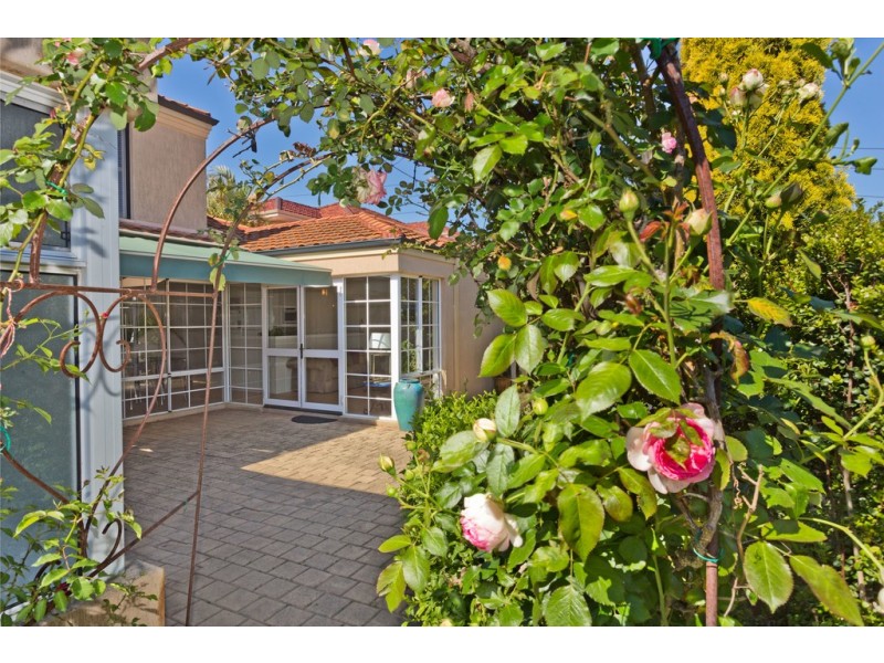 2 Godetia Gardens, Mount Claremont WA 6010