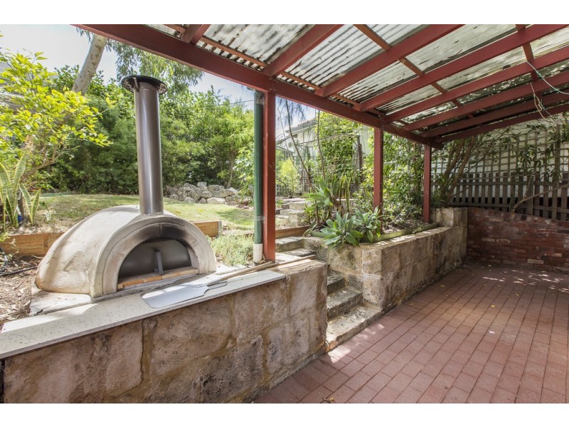 64 Thompson Road, North Fremantle WA 6159