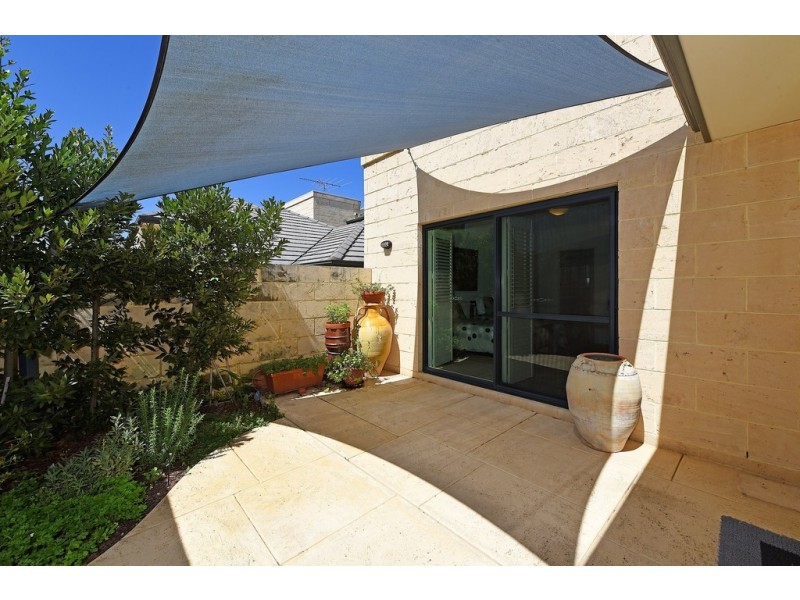 4A Beach Street, Cottesloe WA 6011