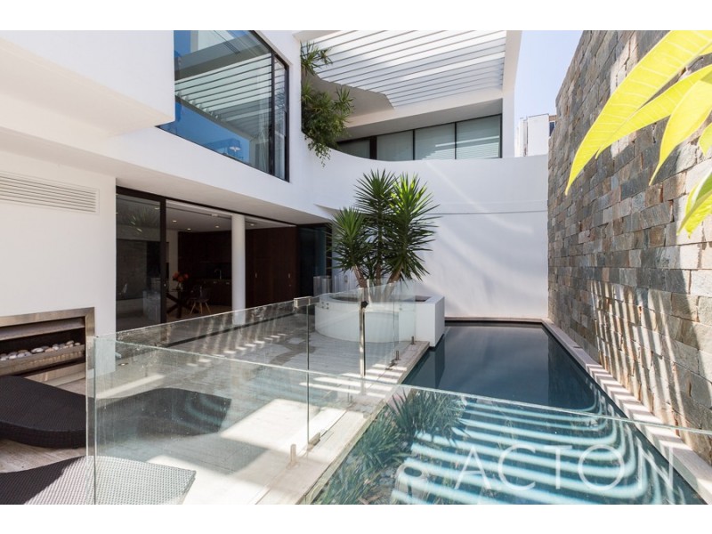 4/16 Overton Gardens, Cottesloe WA 6011