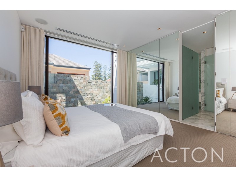 4/16 Overton Gardens, Cottesloe WA 6011