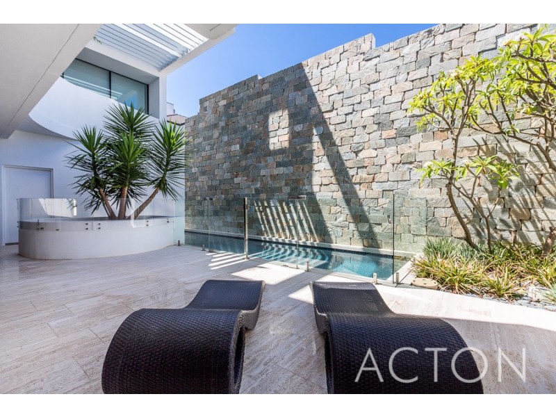 4/16 Overton Gardens, Cottesloe WA 6011