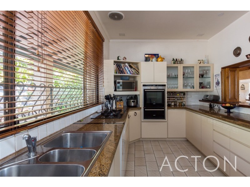 17 Saunders Street, Mosman Park WA 6012