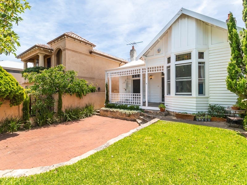 4 Reginald Street, Cottesloe WA 6011