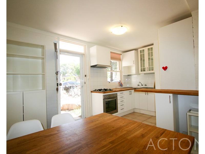 10/17 The Avenue, Crawley WA 6009