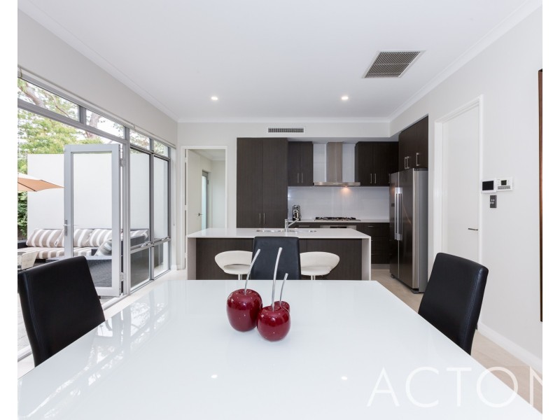 8 Millers Court, Cottesloe WA 6011