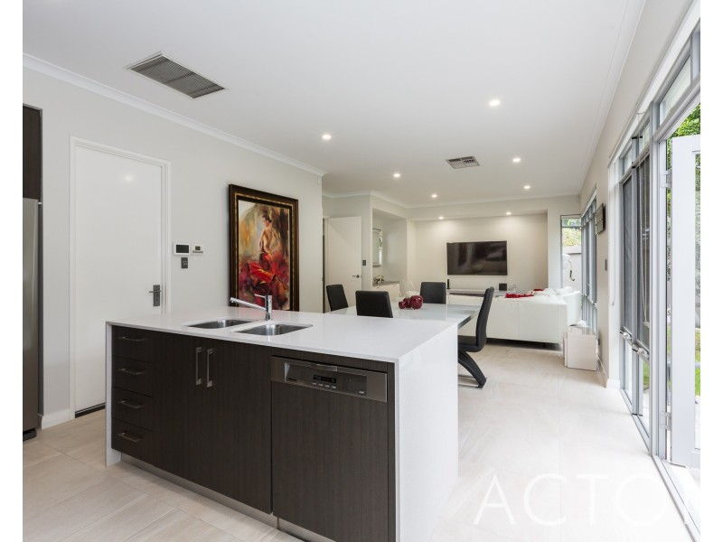 8 Millers Court, Cottesloe WA 6011