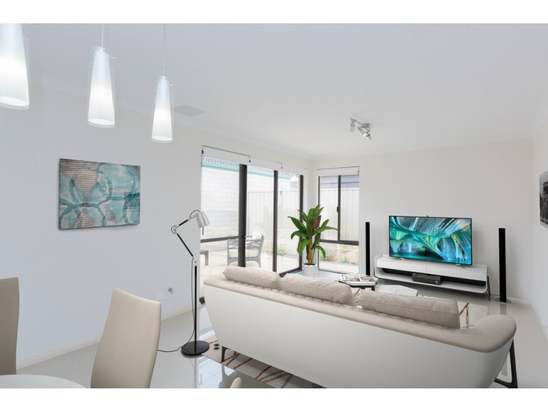 2/39 Phoenix Road, Spearwood WA 6163