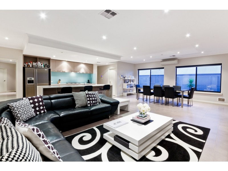 16 Gordona Parade, Beeliar WA 6164