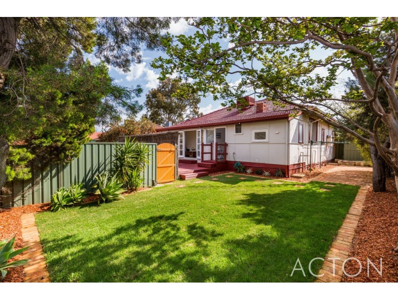 292 Carrington Street, Hilton WA 6163