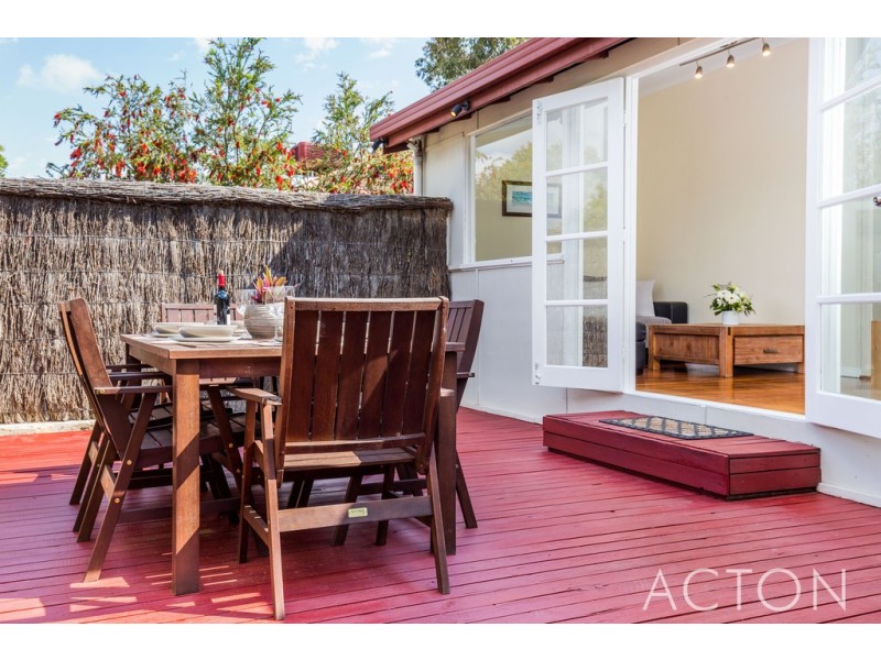 292 Carrington Street, Hilton WA 6163