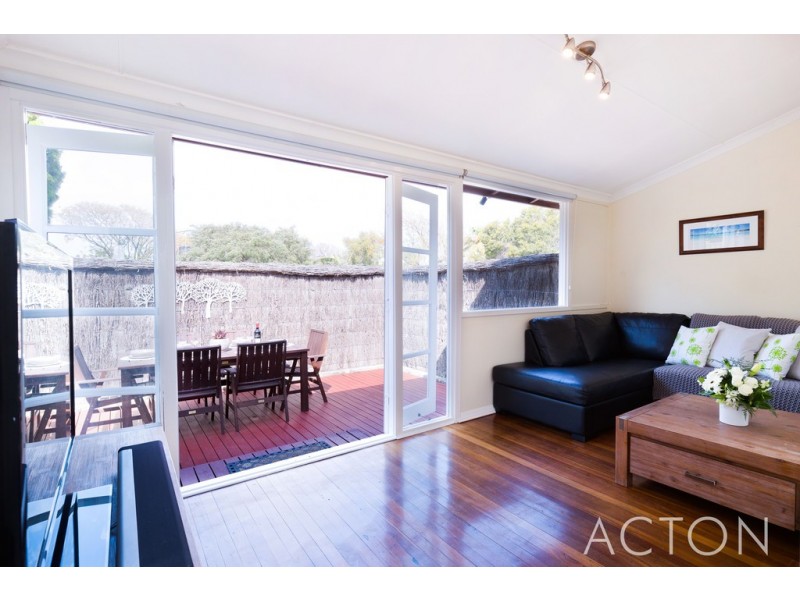 292 Carrington Street, Hilton WA 6163