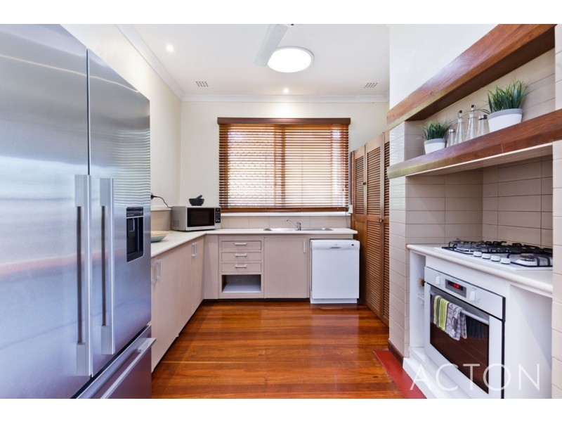 292 Carrington Street, Hilton WA 6163