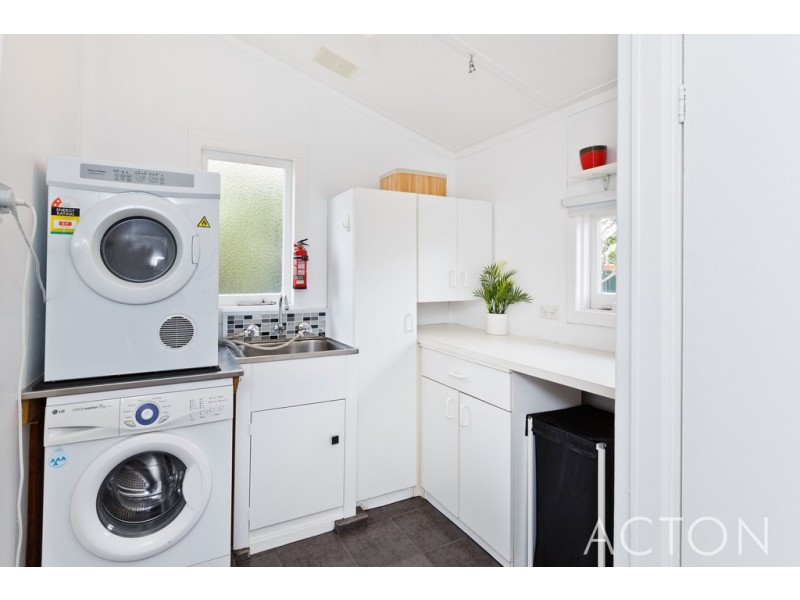 292 Carrington Street, Hilton WA 6163