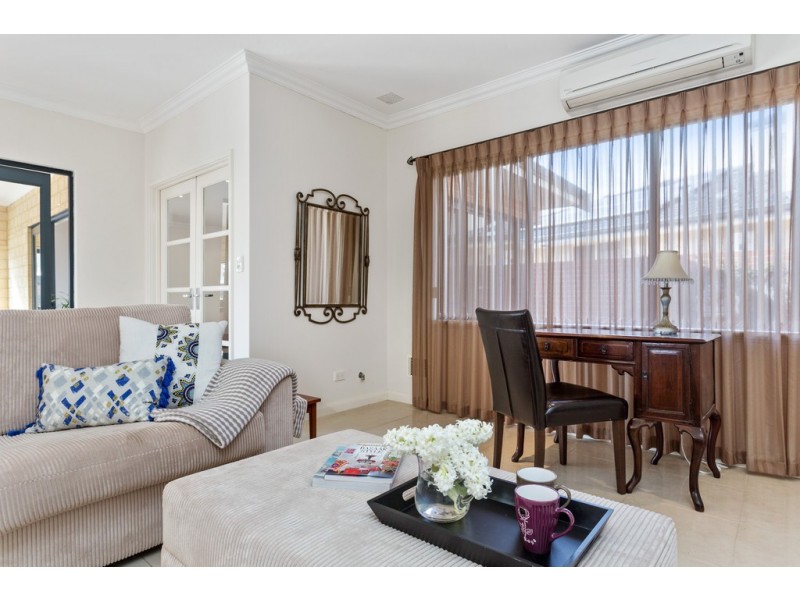 3 Charlotte View, Coogee WA 6166