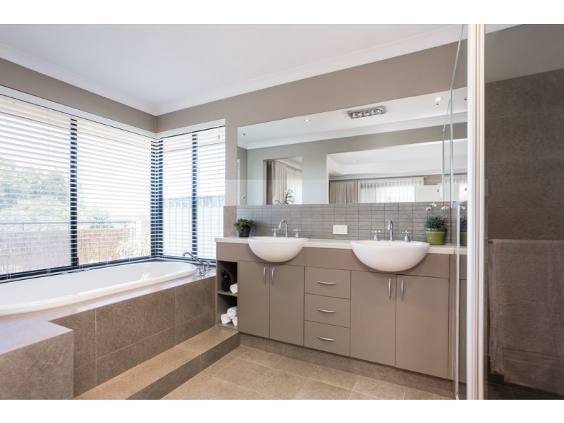 16 Ninghan Lookout, Beeliar WA 6164