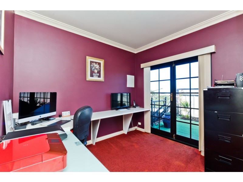 47 Longreach Parade, Coogee WA 6166