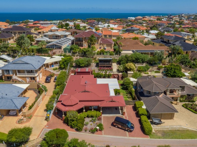 10 Lucca Court, Coogee WA 6166