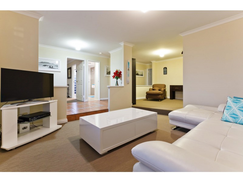 10 Lucca Court, Coogee WA 6166