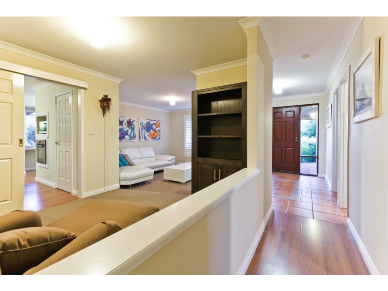 10 Lucca Court, Coogee WA 6166