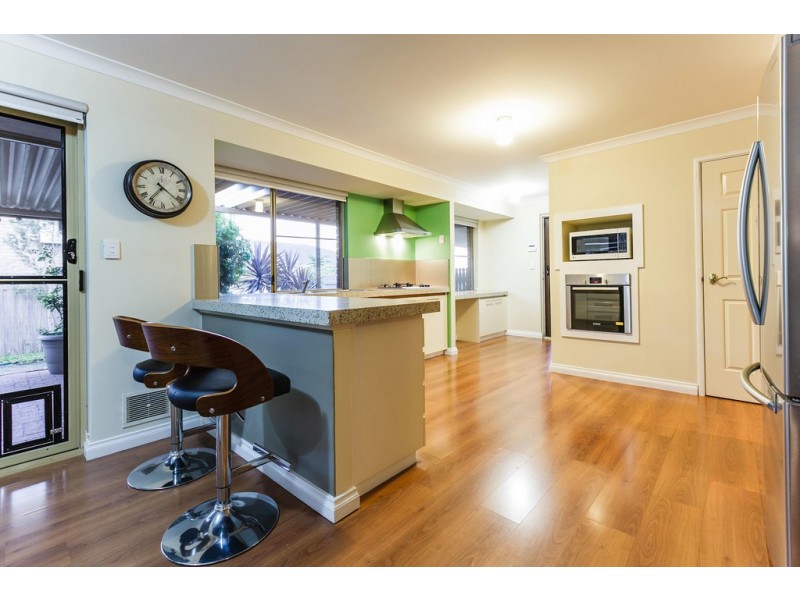 10 Lucca Court, Coogee WA 6166