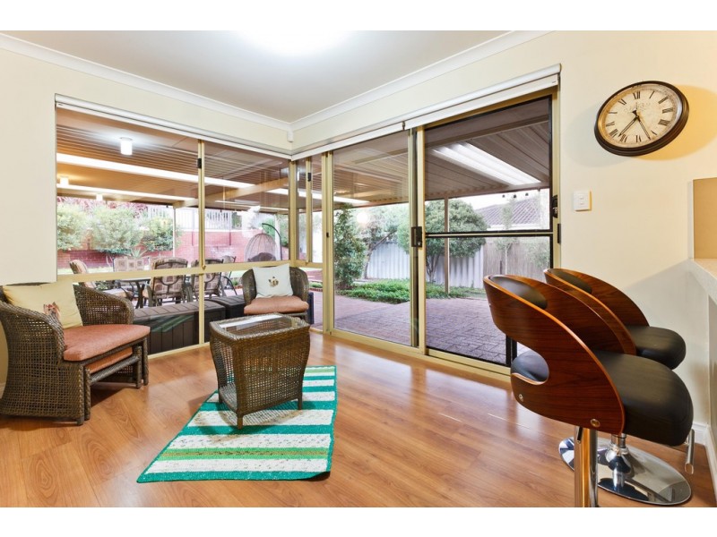 10 Lucca Court, Coogee WA 6166